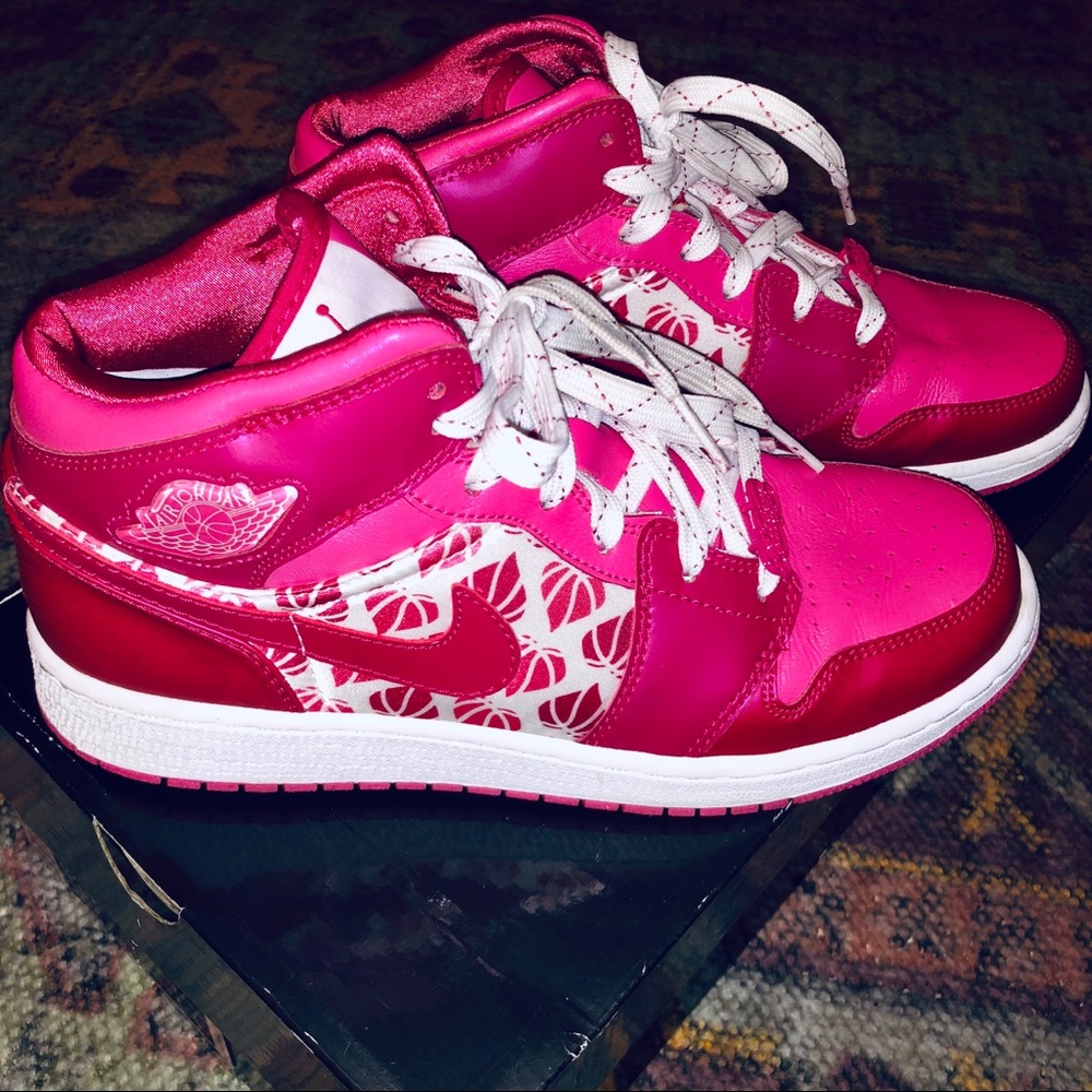 GIRLS (Youth 6.5) Jordan 1 Premium GS.